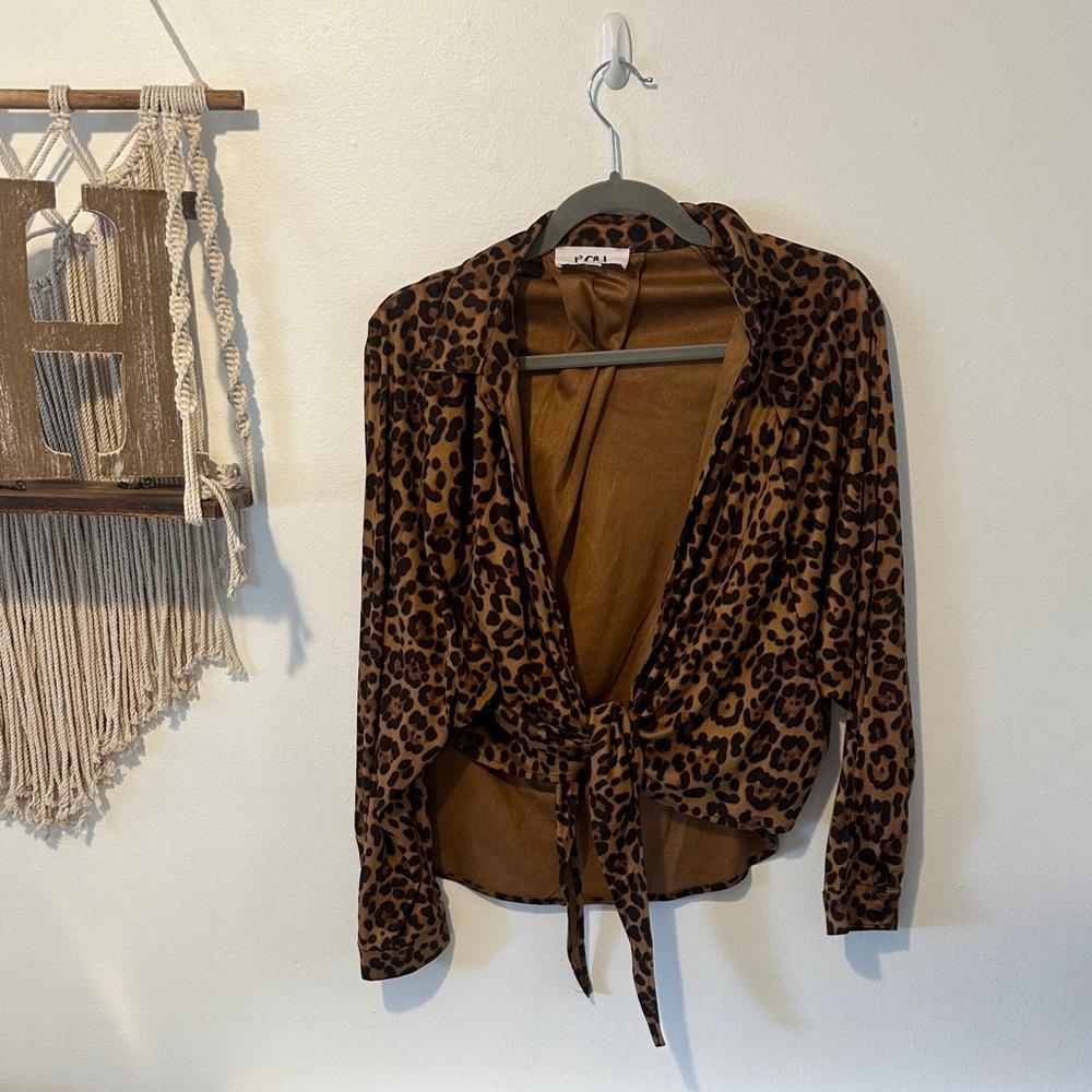 Chic Leopard Print Tie-Front Blouse